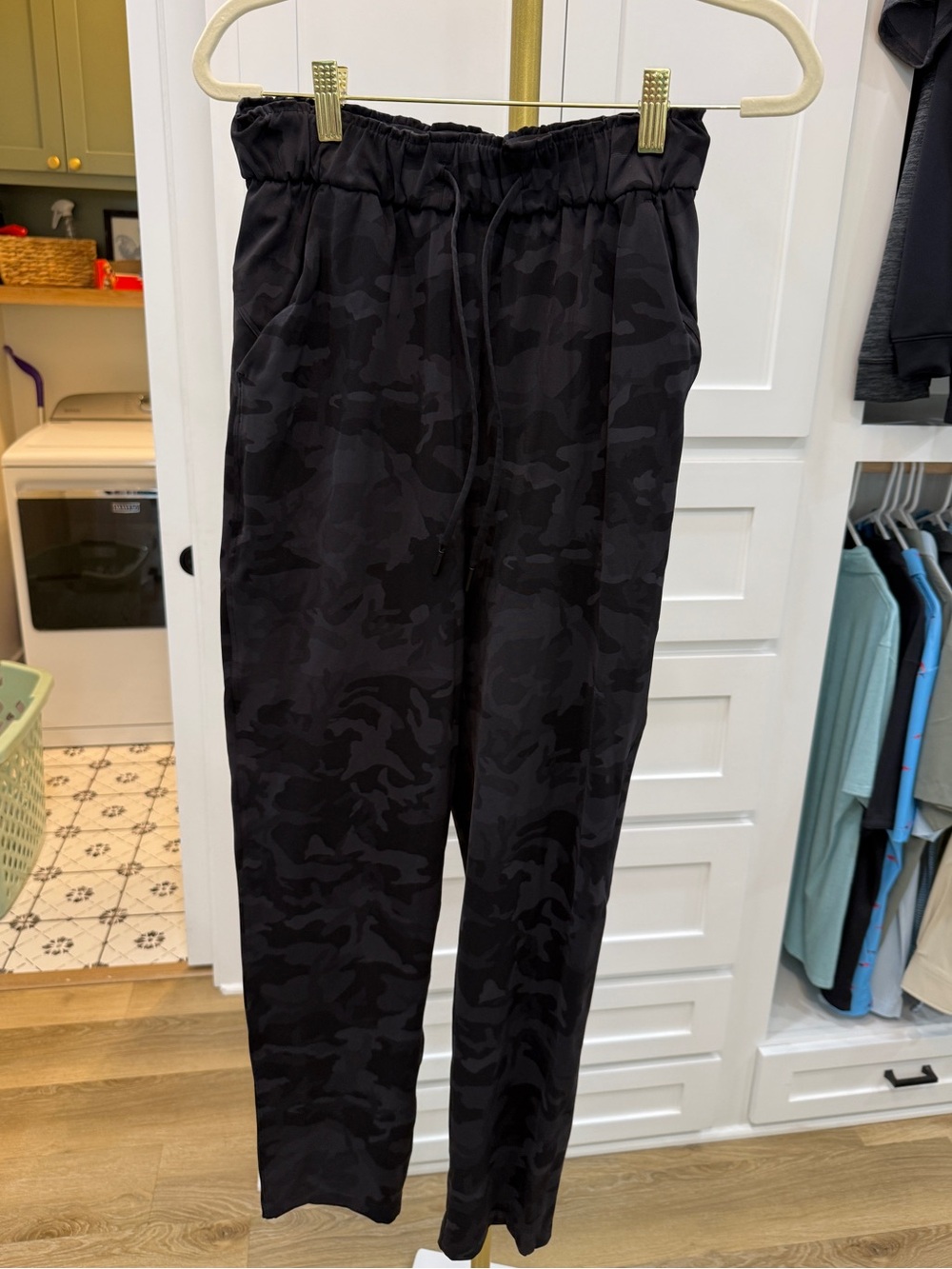 Lululemon Black Camo Elastic-Waist Women’s Joggers
